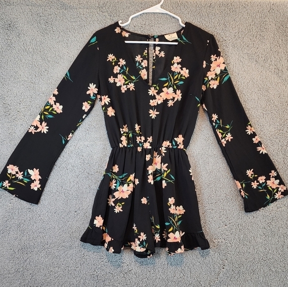 PINS AND NEEDLES Womens Small Black Floral Romper Urban Outfitters Open Back - Picture 1 of 8